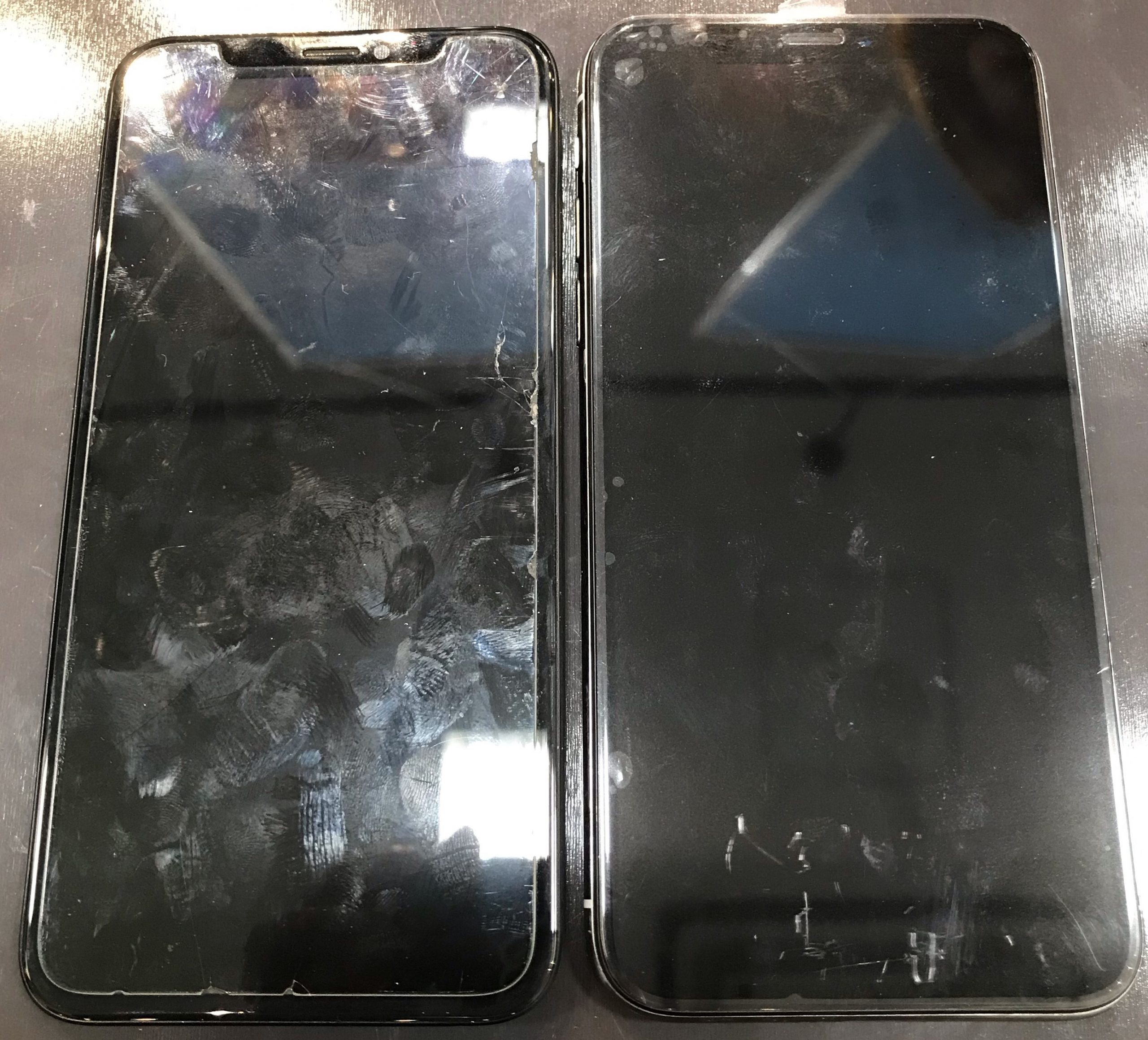 割れた画面…そのまま使用は危険です！！