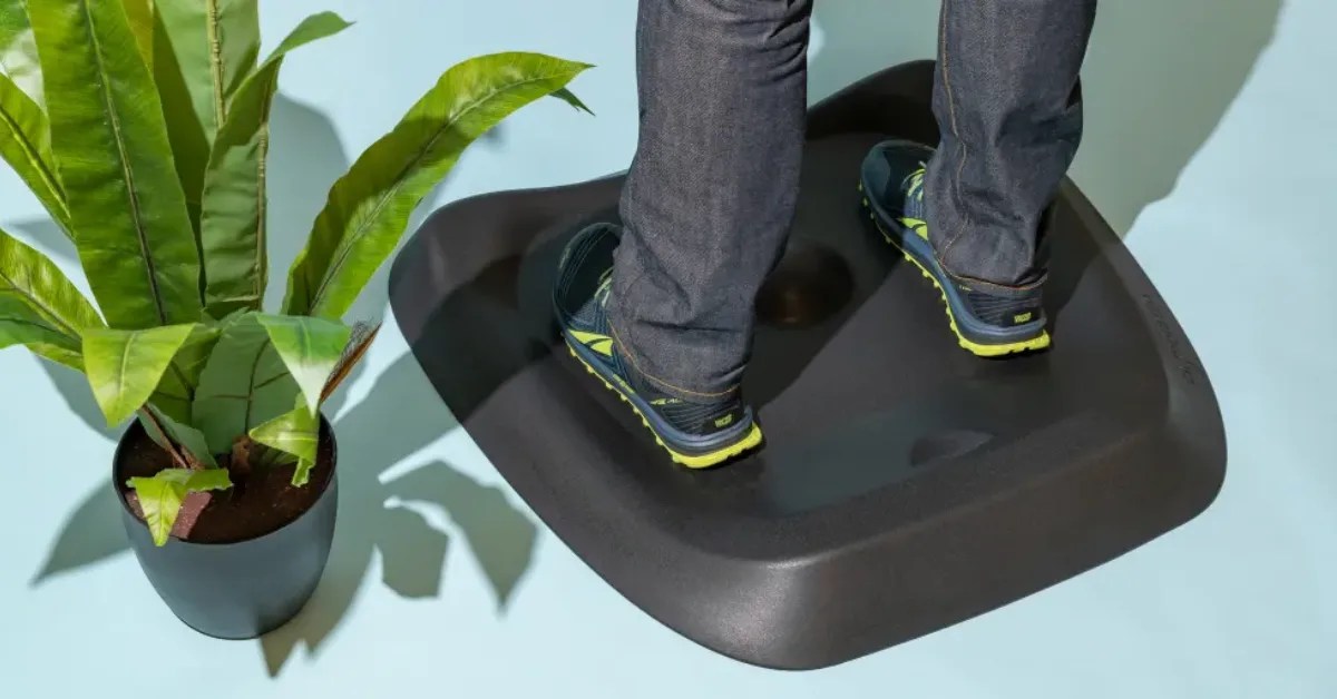 Best Standing Desk Anti-Fatigue Mats for Hardwood Floors (2026 Guide)