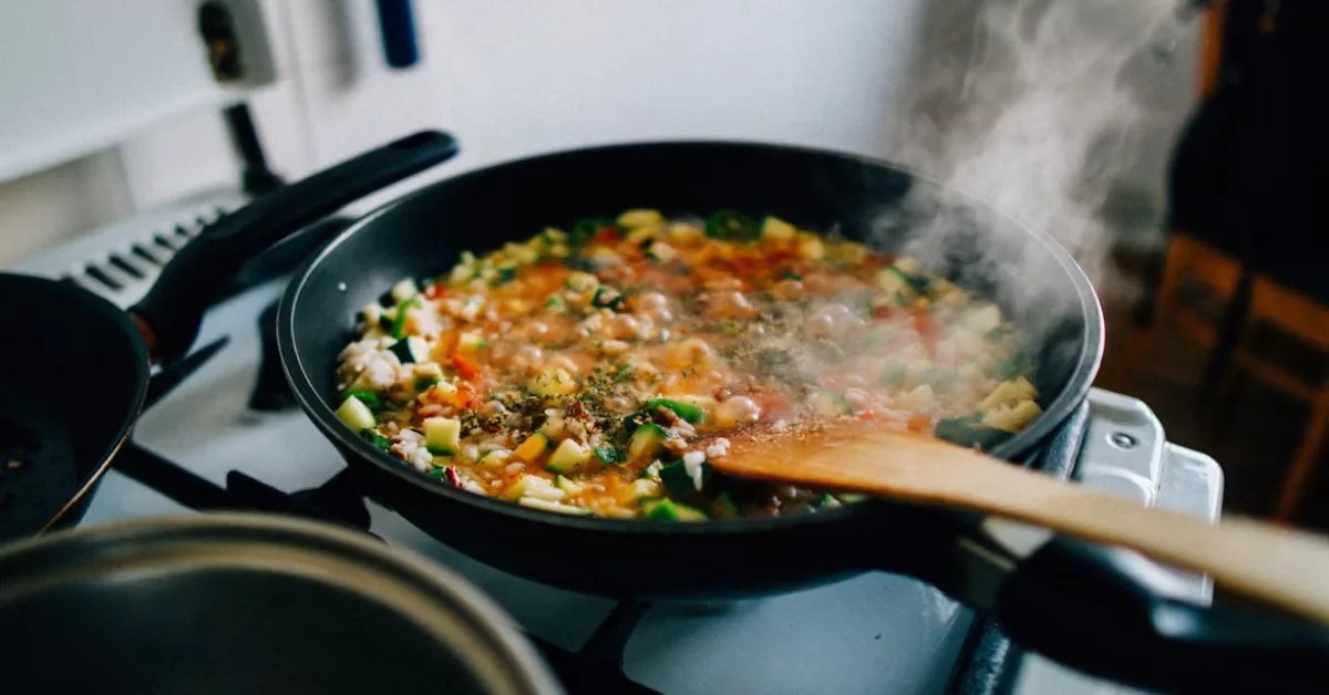 What Makes Cookware Non-Toxic? PFAS, Lead & Safety (2026)