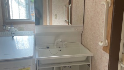 長年使った洗面化粧台を、収納力のあるタイプへ交換