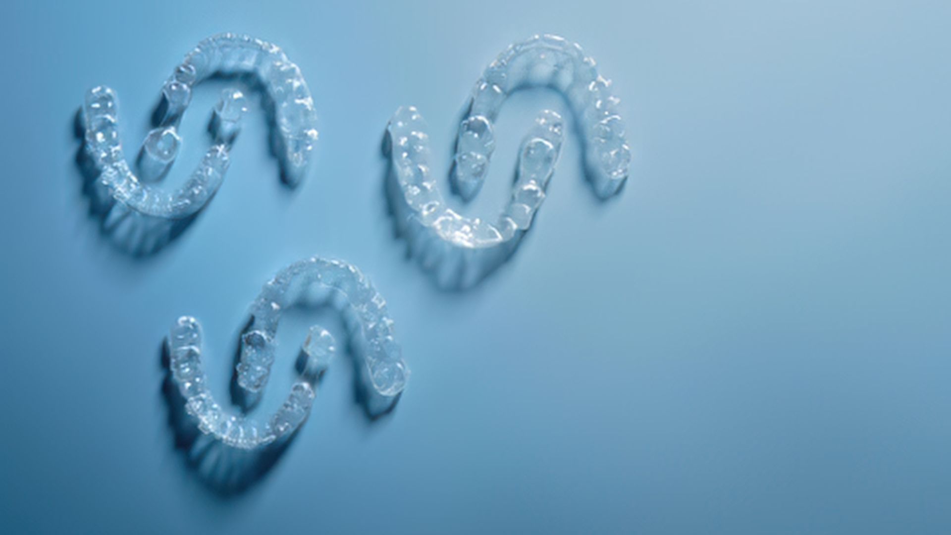 Can Invisalign close a gap between your front teeth?