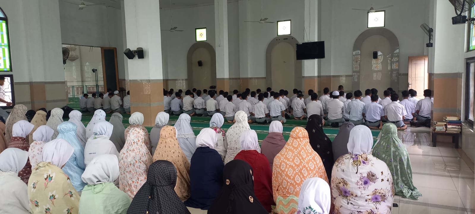 Read more about the article SMK Muhammadiyah 2 Banjarmasin Membentuk Karakter Siswa Serta Meningkatkan Kecerdasan Spiritual Dengan Sholat dan Mengaji