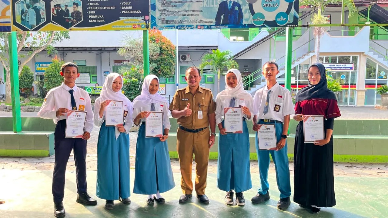 Dari Paskibra sampai Catur, Siswa SMKN 12 Malang Panen Penghargaan