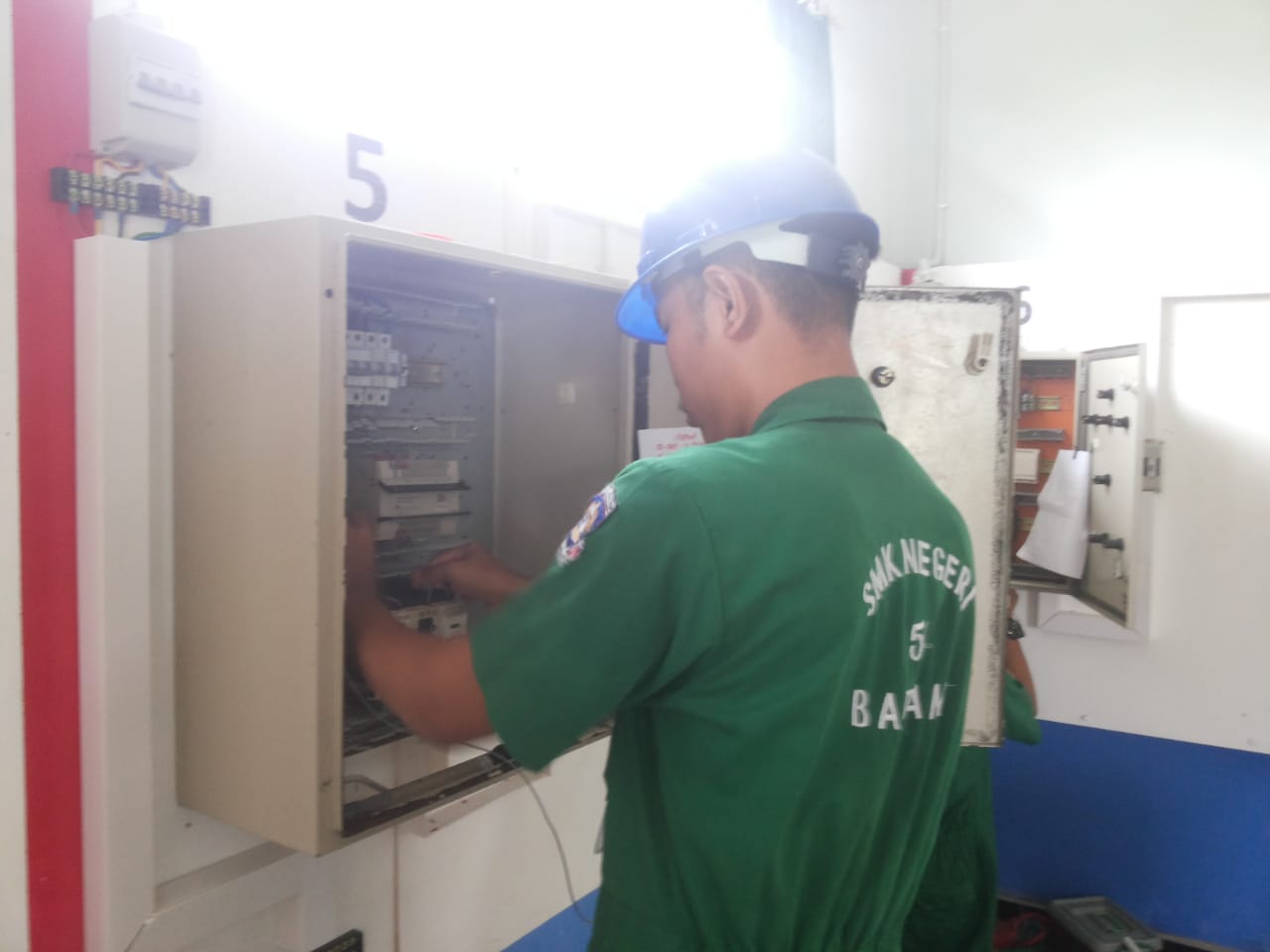 Download soal ukk smk jurusan teknik instalasi tenaga listrik (titl) tahun pelajaran 2018/2019 paket 1 klik disini; Pelaksanaan Uji Kompetensi Keahlian Kelistrikan Kapal Smk Negeri 5 Batam