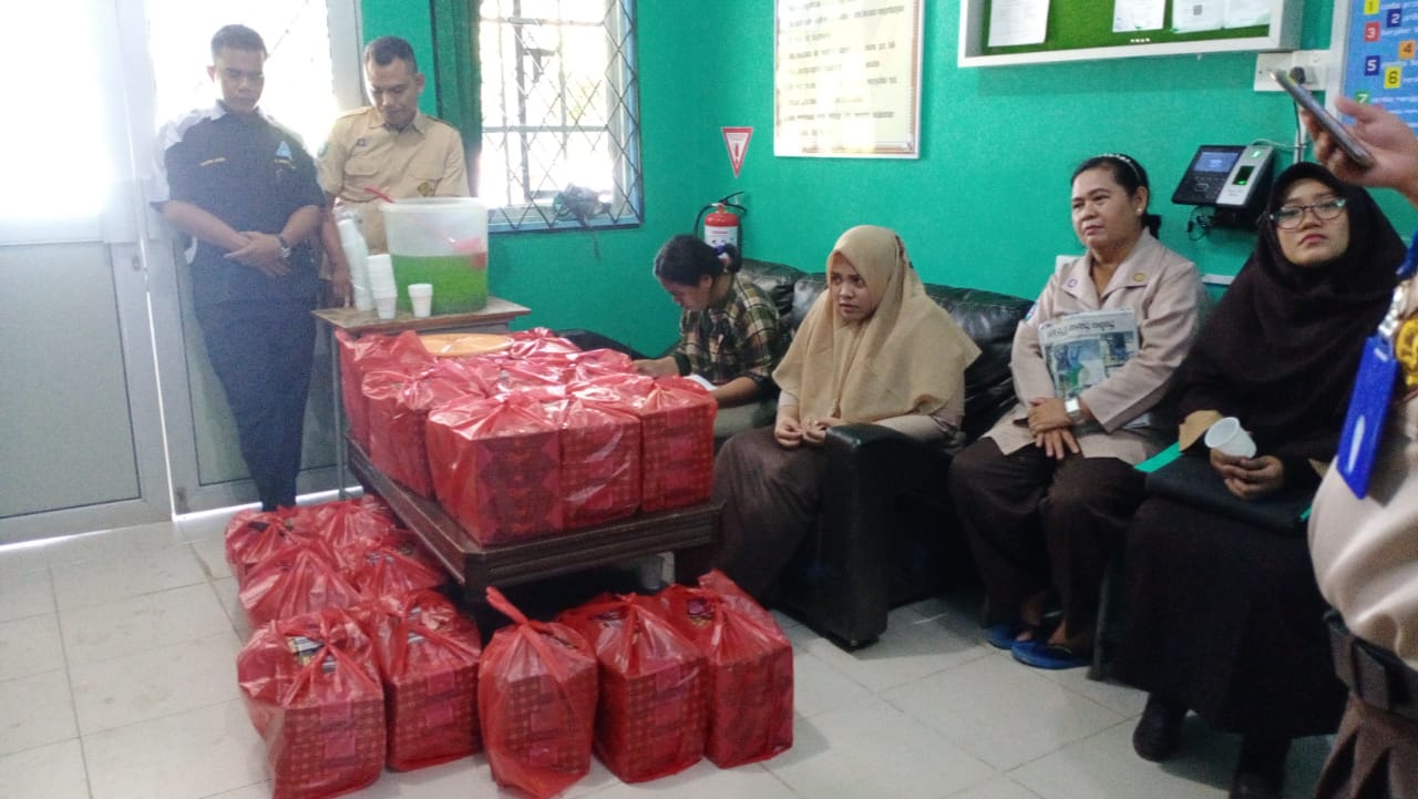 Syukuran Makan Bersama Keluarga Besar SMK Negeri 5 Batam Atas Prestasi  Pembimbing LKS – SMK NEGERI 5 BATAM