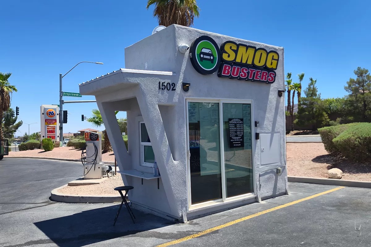 Smog Busters Henderson location at Horizon Ridge & Arroyo Grande in Speedee Mart lot