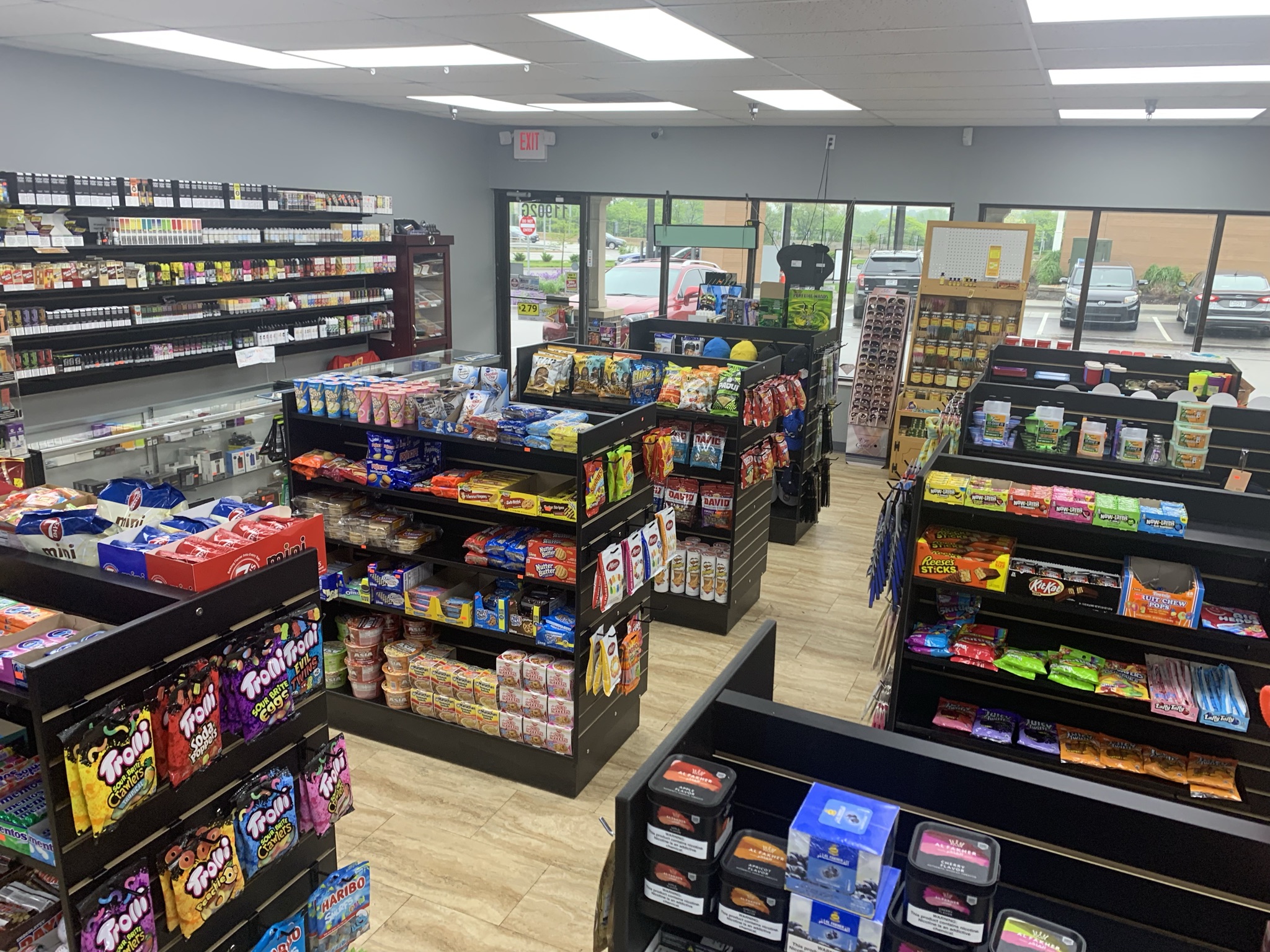 Smoke-Hut-smoke-vape-head-tobacco-shop