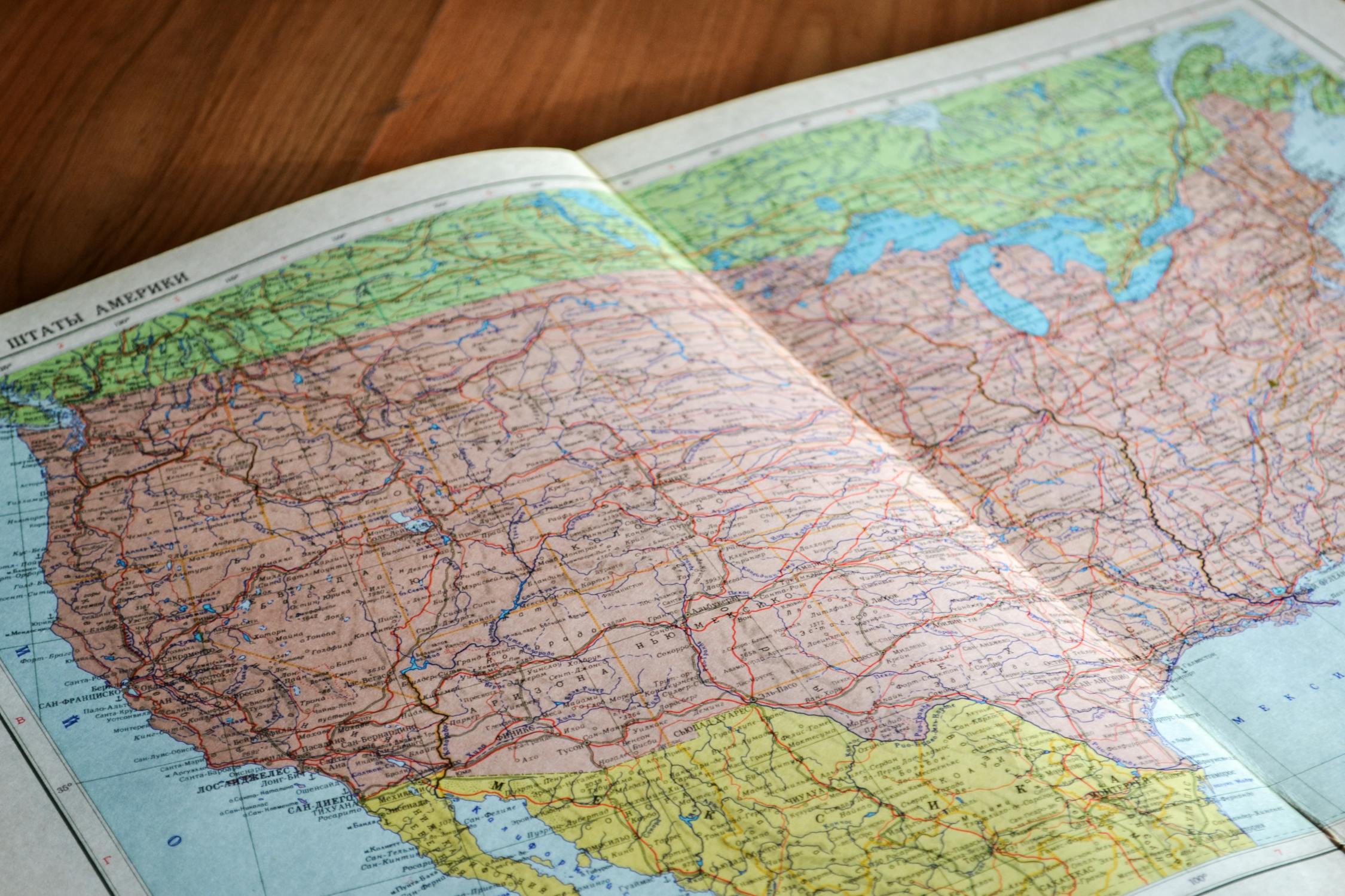 How to Digitize Blueprints, Maps & Posters Without Losing Detail?