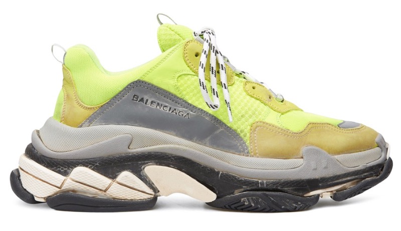 BALENCIAGA TRIPLE S 39 美品　トリプルS 即完した話題の Balenciaga Triple S のディテールにクローズ