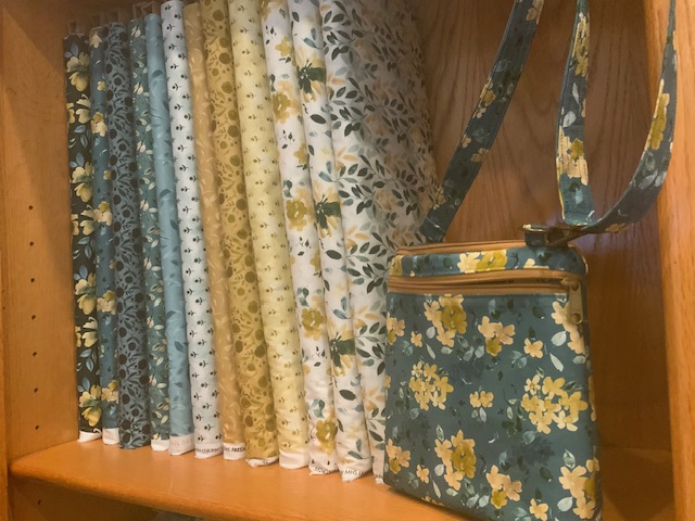 LEXI CARRYALL CROSSBODY BAG
