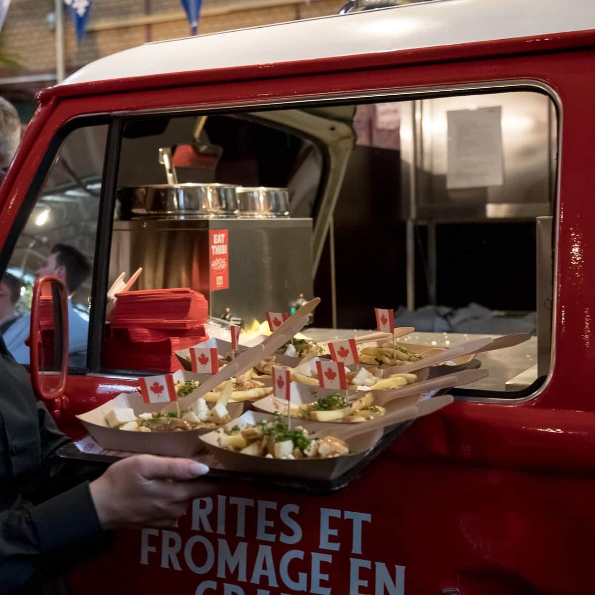 eine Runde neue Poutines wird ausgegeben