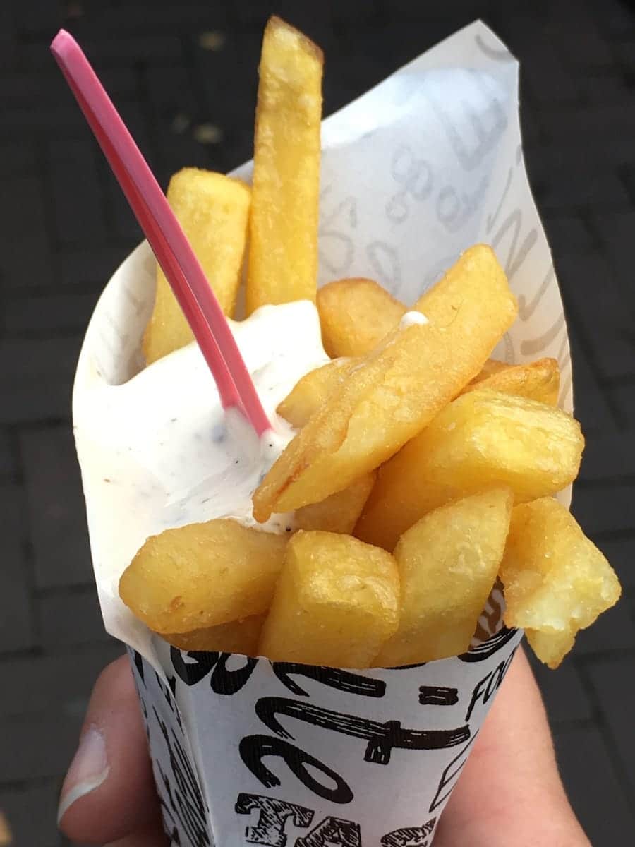 Pommes mit Mayo