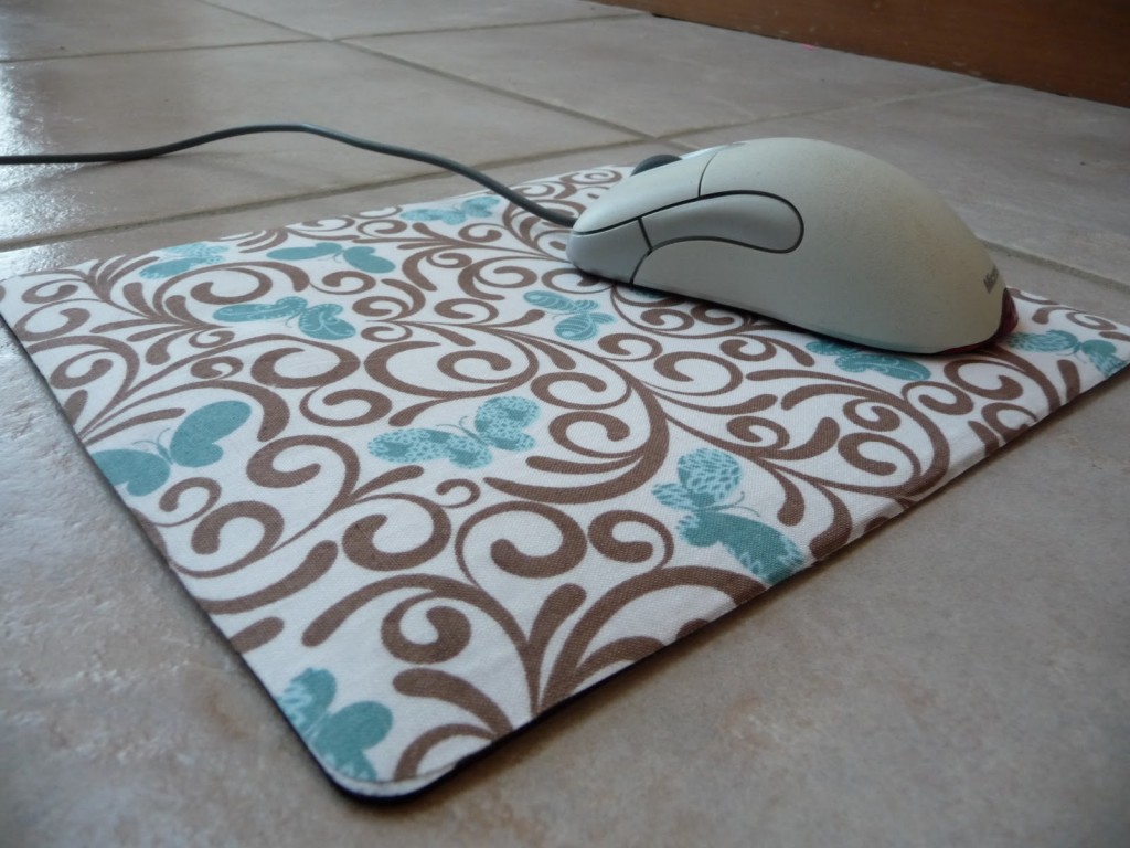 Tampa memperpanjang flashback masa lalu, yuk kita intip cara pembuatan topi toga yang mudah dari kertas karton, kardus bekas, dan tali kompor. Ide Kreatif Bikin Mousepad Mu Sendiri Dari Barang Bekas Disekitarmu Sobat Jogja