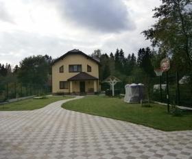 Изначально линтульский монастырь находился в тех местах, где сейчас находиться поселок огоньки (до 1948 года линтула). Ogonki Podvore Konstantino Eleninskogo Monastyrya