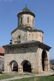 Гелати или гелатский монастырь (გელაოი) — самый известный монастырь западной грузии, формально относится к ткибульскому муниципалитету, хотя часто пишут, что он находится в кутаиси. Gelati Gelatskij Rozhdestvo Bogorodickij Monastyr Cerkov Nikolaya Chudotvorca