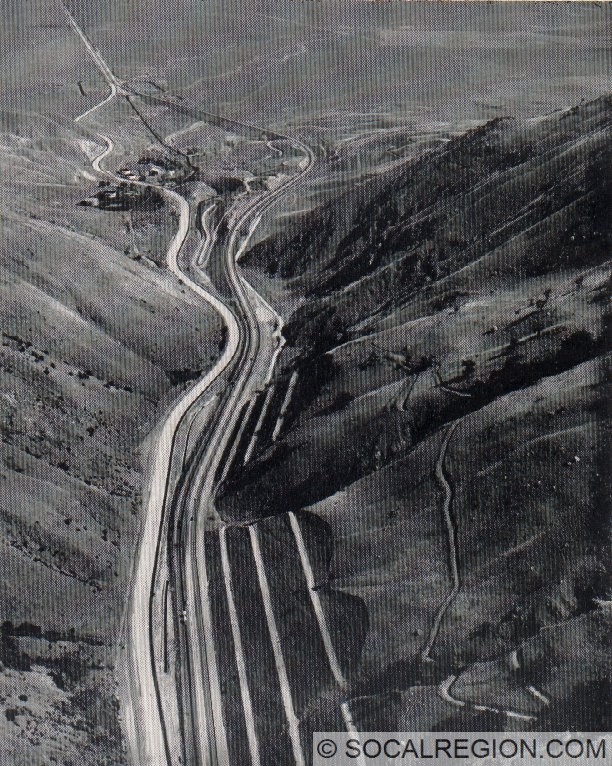 1960 photo showing the southbound lanes of I-5 under construction in Grapevine Canyon.