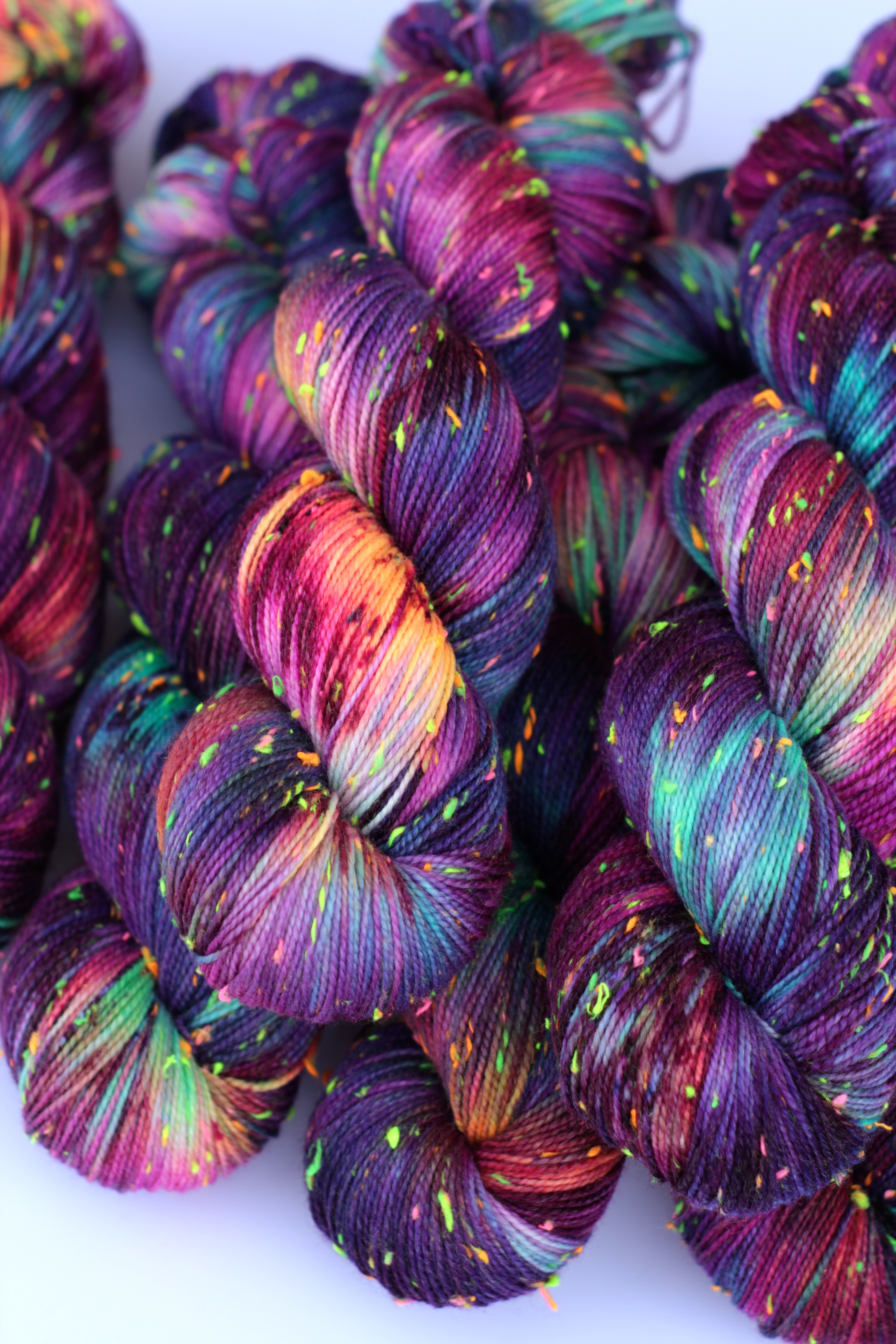 Offensive color combination (Neon neps sock) – Sock Obsession Yarns