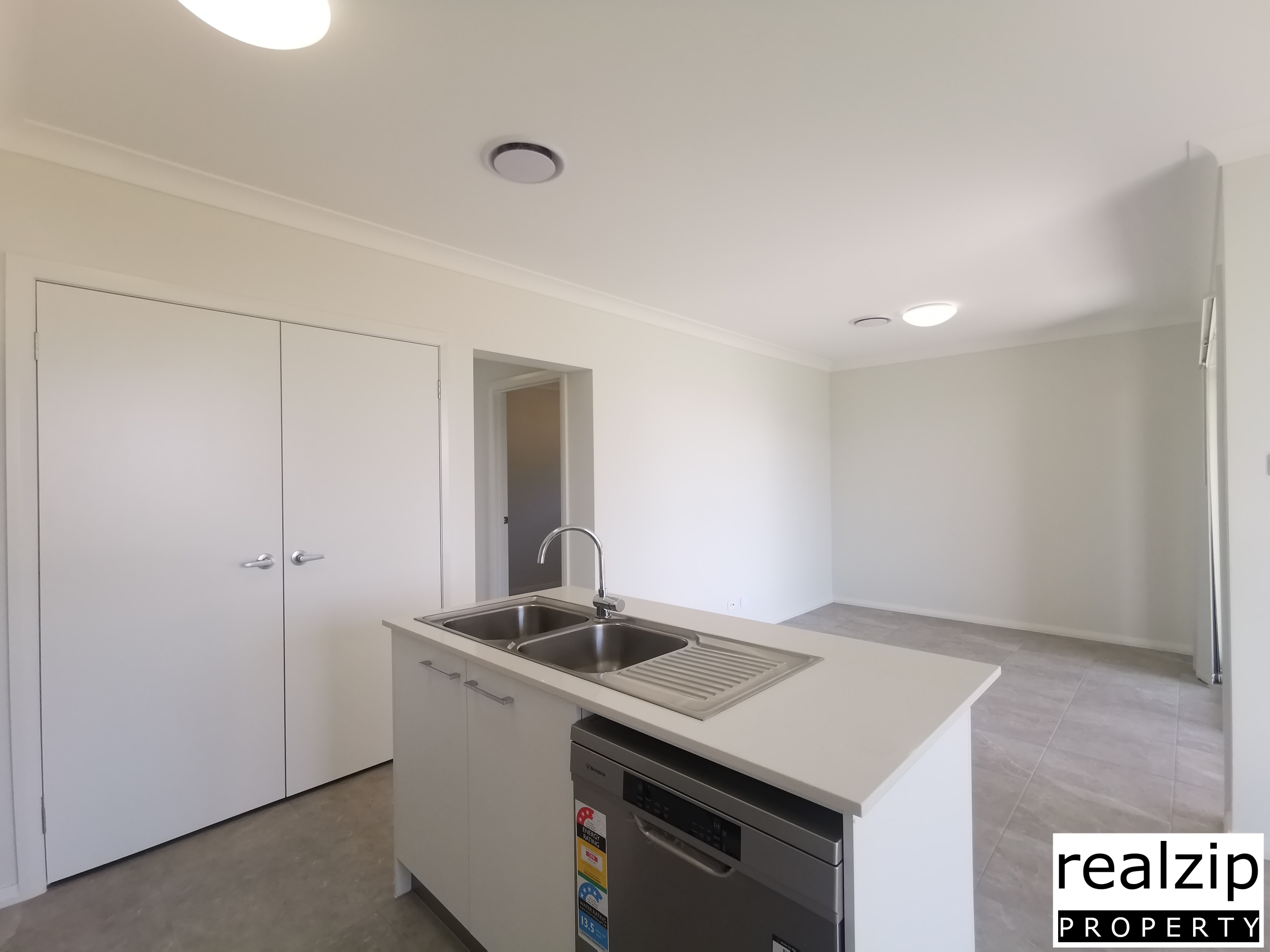 Menangle Park 全新五房双层别墅出租