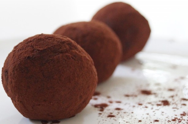 Dadelkugler med choko/peanutsmag