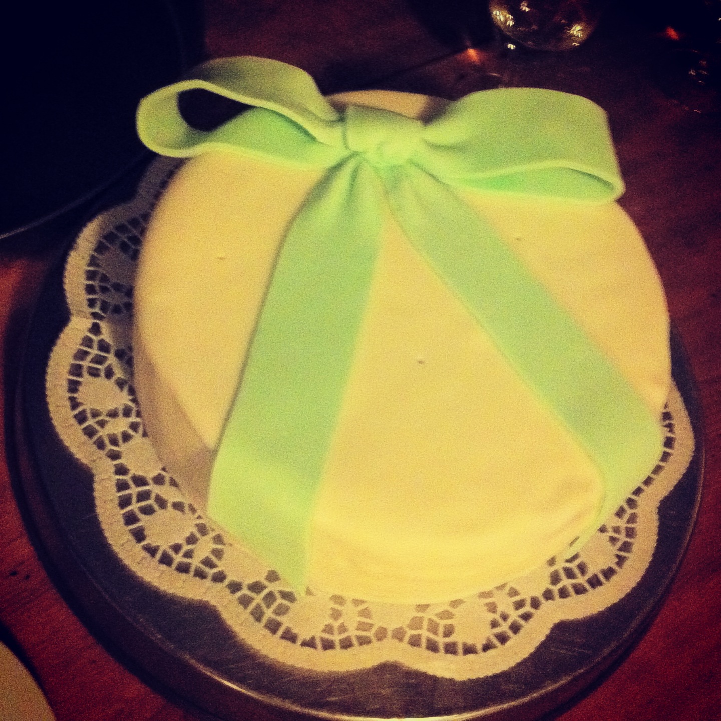 tirolertorte mit vanillebuttercreme