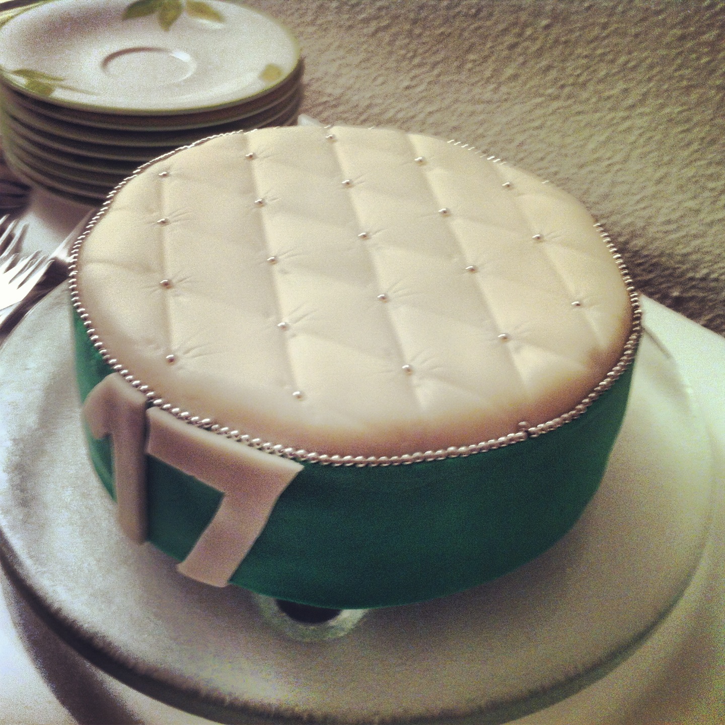 tirolertorte mit vanillebuttercreme