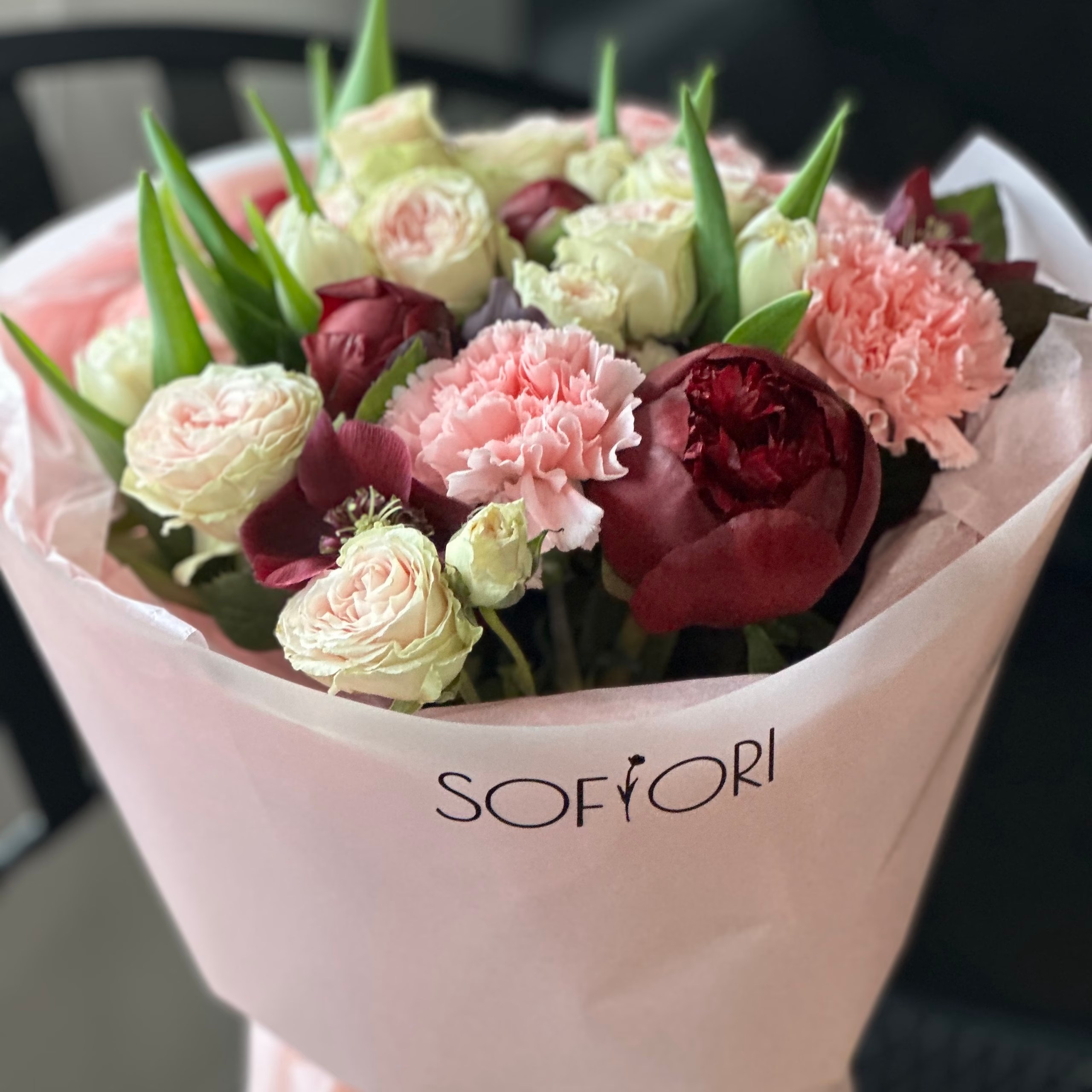 Pink and white roses in luxury bouquet from Calgary florist Sofiori, perfect for special occasions and flower delivery
