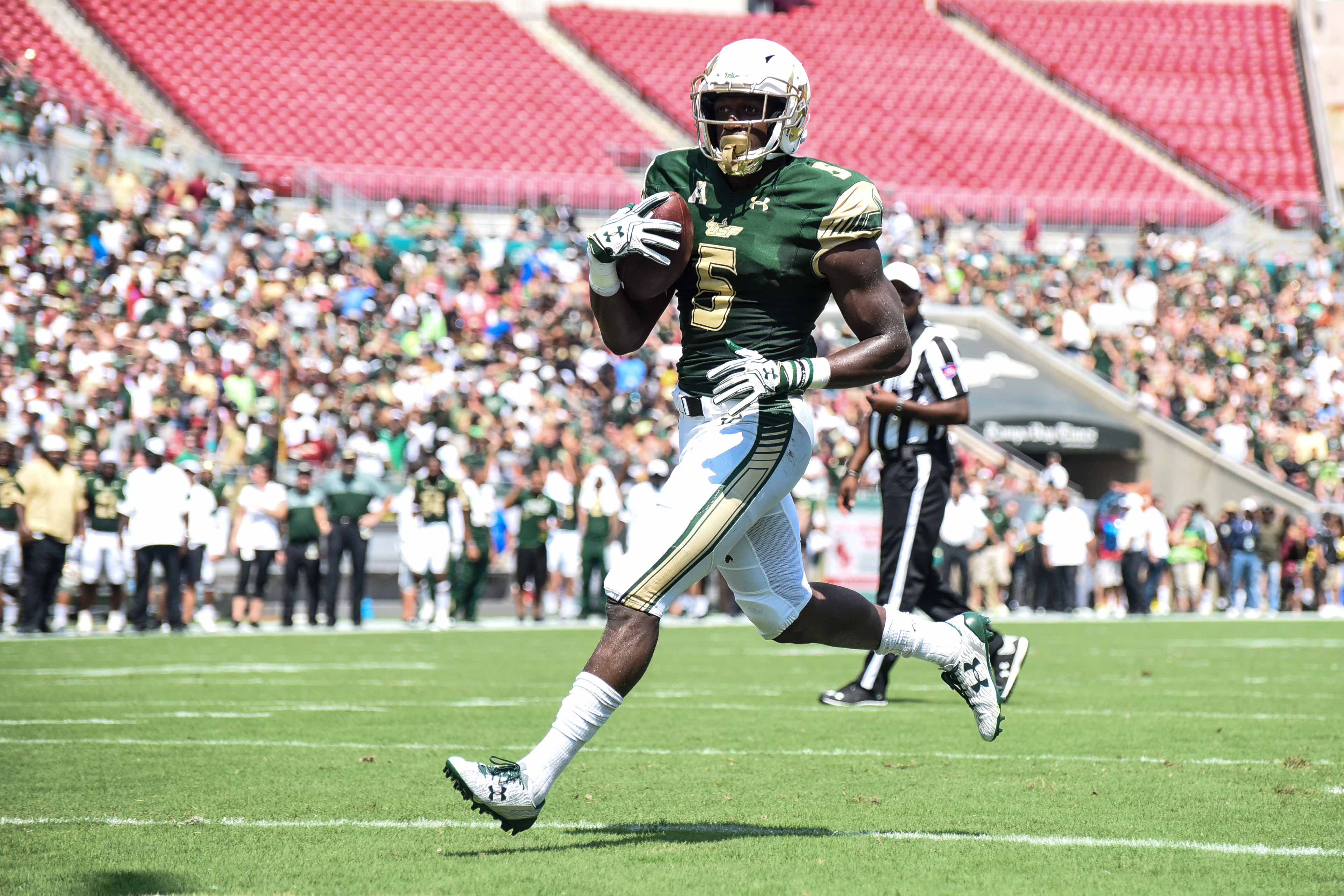 FSU vs USF 2016 67 - Marlon Mack coasting by Dennis Akers (3849x2566)