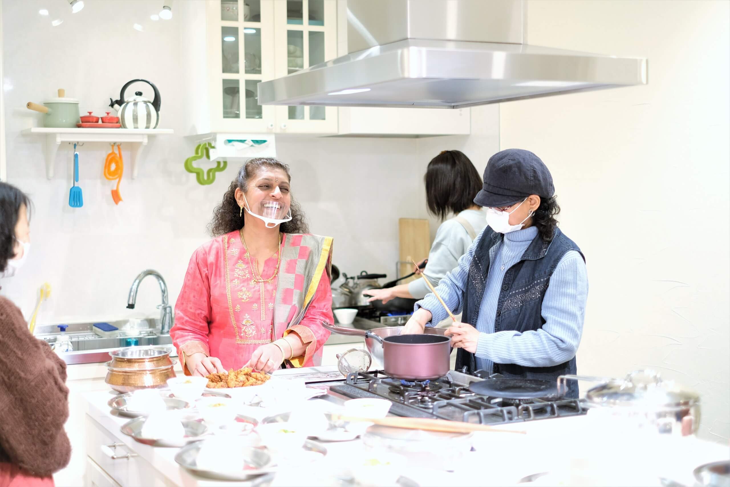 右は妹のマリアさん