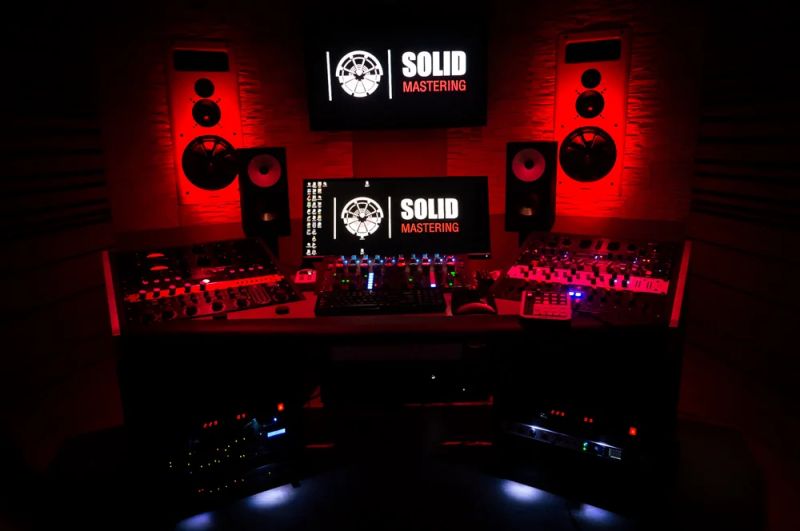 Stereo Audio Mastering Solid Mastering - Mobile Gradient Backgrounds for Desktop