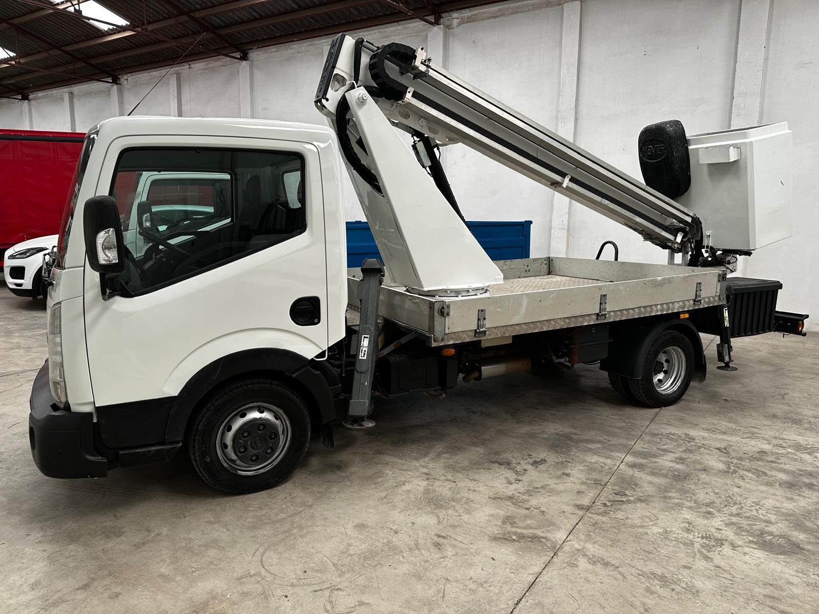CAMION NISSAN NT400 CESTA ELEVADORA