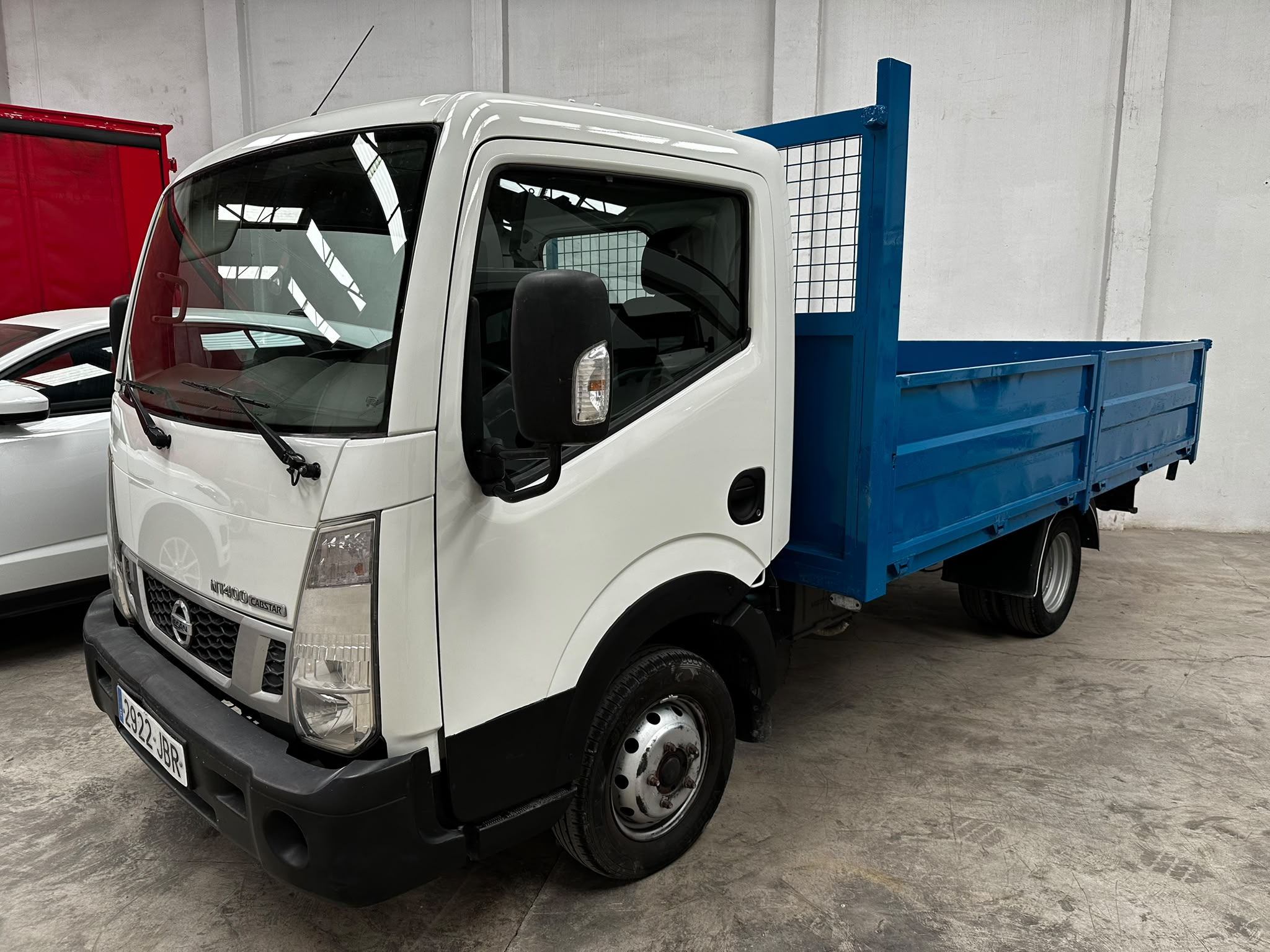 Camión Nissan NT400 Cabstar con caja de 3.80 M