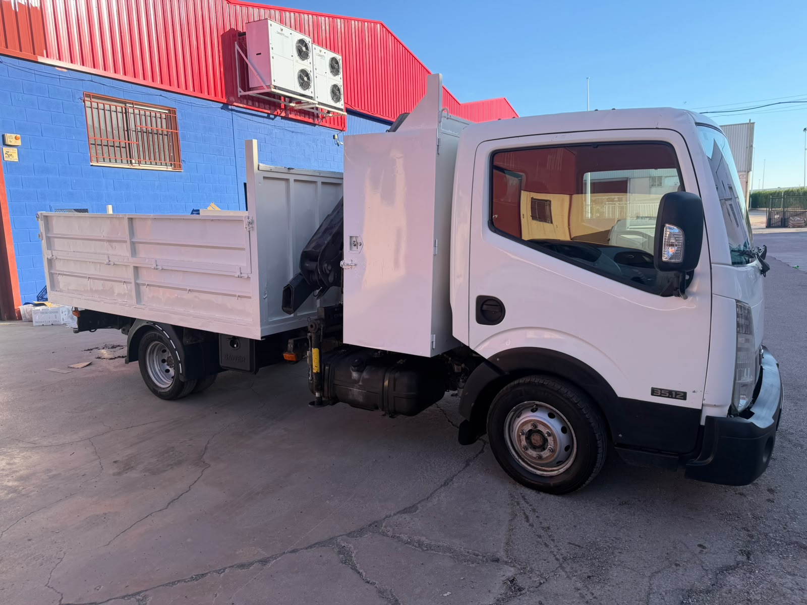 Nissan 3.500KG CON PLUMA AÑO 2016