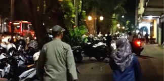 Satpol PP Solo menyita meja dan kursi coffe shop di Slamet Riyadi buntut dari ketidakpatuhan para pemilik usaha terhadap kesepakatan yang sebelumnya telah disosialisasikan. foto: Instagram/satpolpp_kotasurakarta