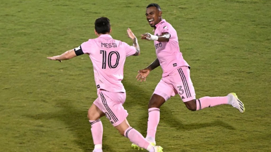 Dixon Arroyo reveló las charlas con Messi sobre Barcelona SC y Liga de Quito 1 Dixon Arroyo reveló las charlas con Messi sobre Barcelona SC y Liga de Quito