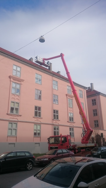 Pipehatter monteres med lift.