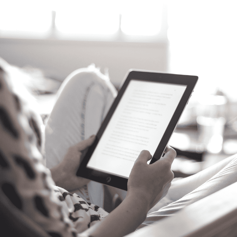 Amazon Kindle Makes Reading And Owning Thousands Of Books A Breeze!