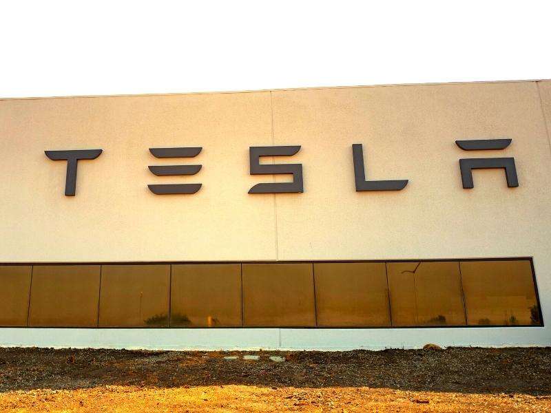 Tesla Solar Panel Review (Specs Is It Worth It?) 2022 (2023)