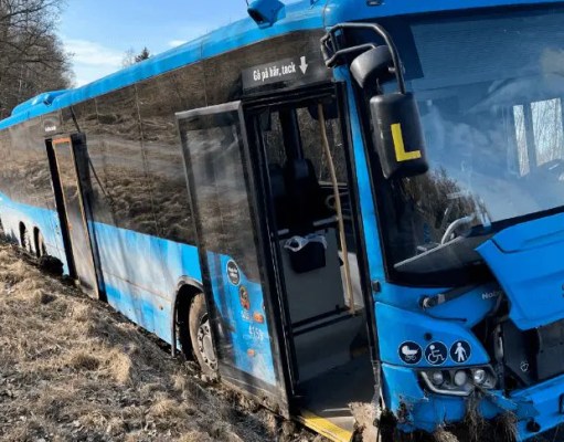 6 Qof oo ku Dhaawacmay Gaari Bus-ah oo ku Rogmaday meel u dhow Växjö