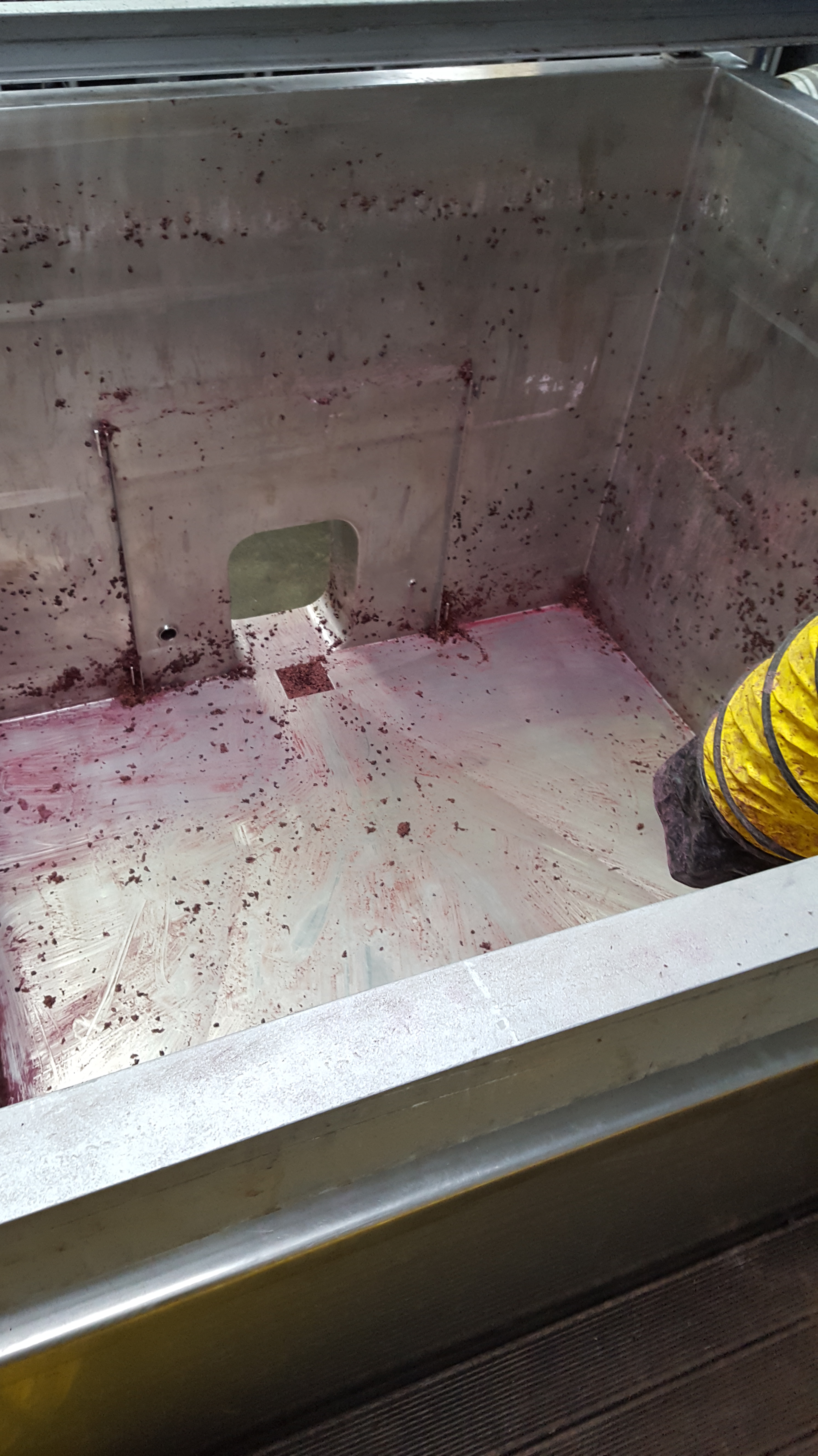 Pinot tank post dug-out