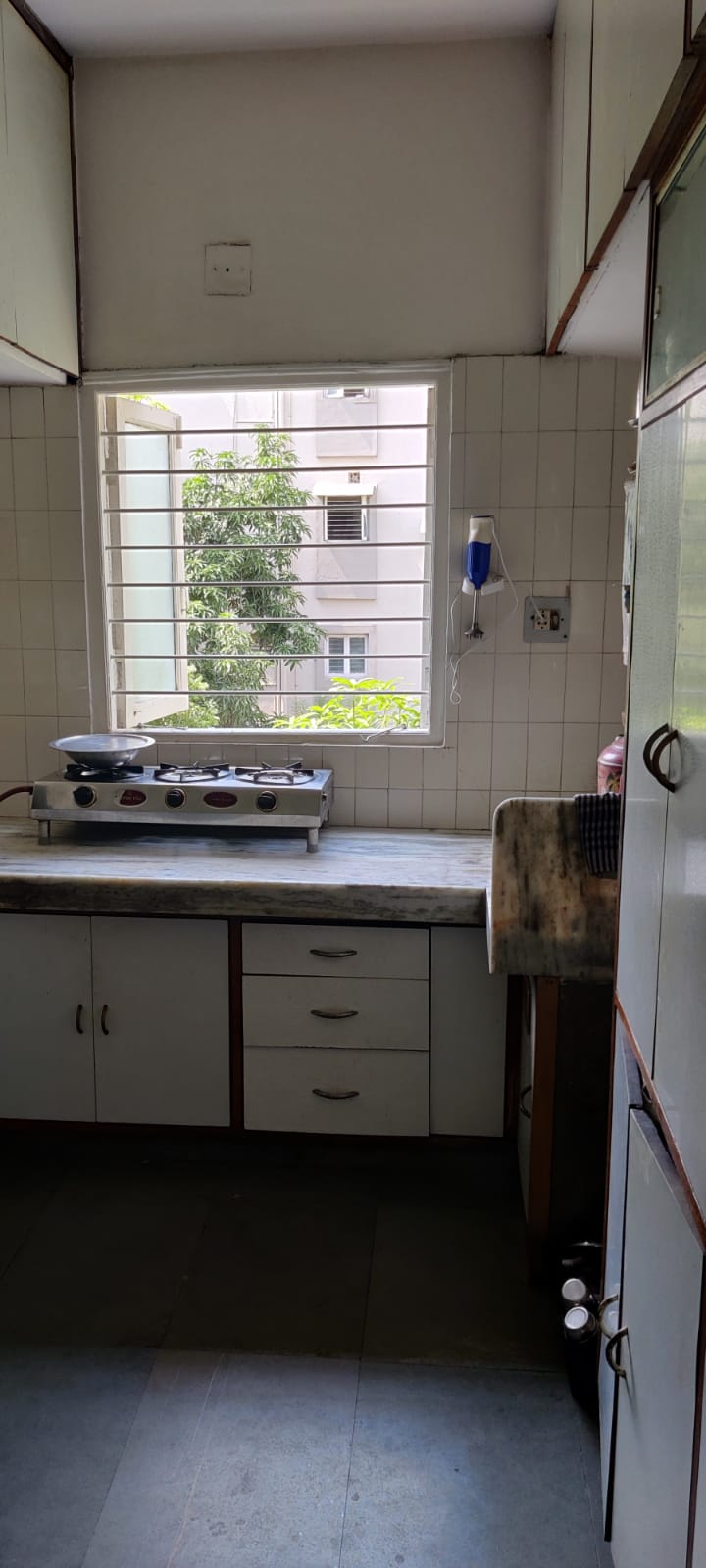1000 Sq .feet Flat Sell in Bodakdev