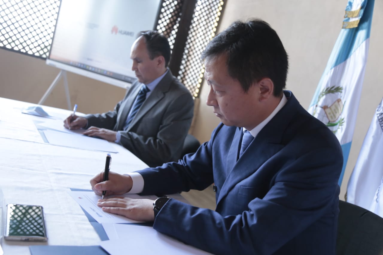 Huawei firma acuerdo con Comisión de Gobierno Abierto y Electrónico de Guatemala