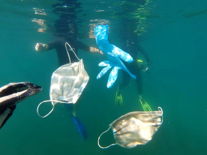 cubrebocas en el mar