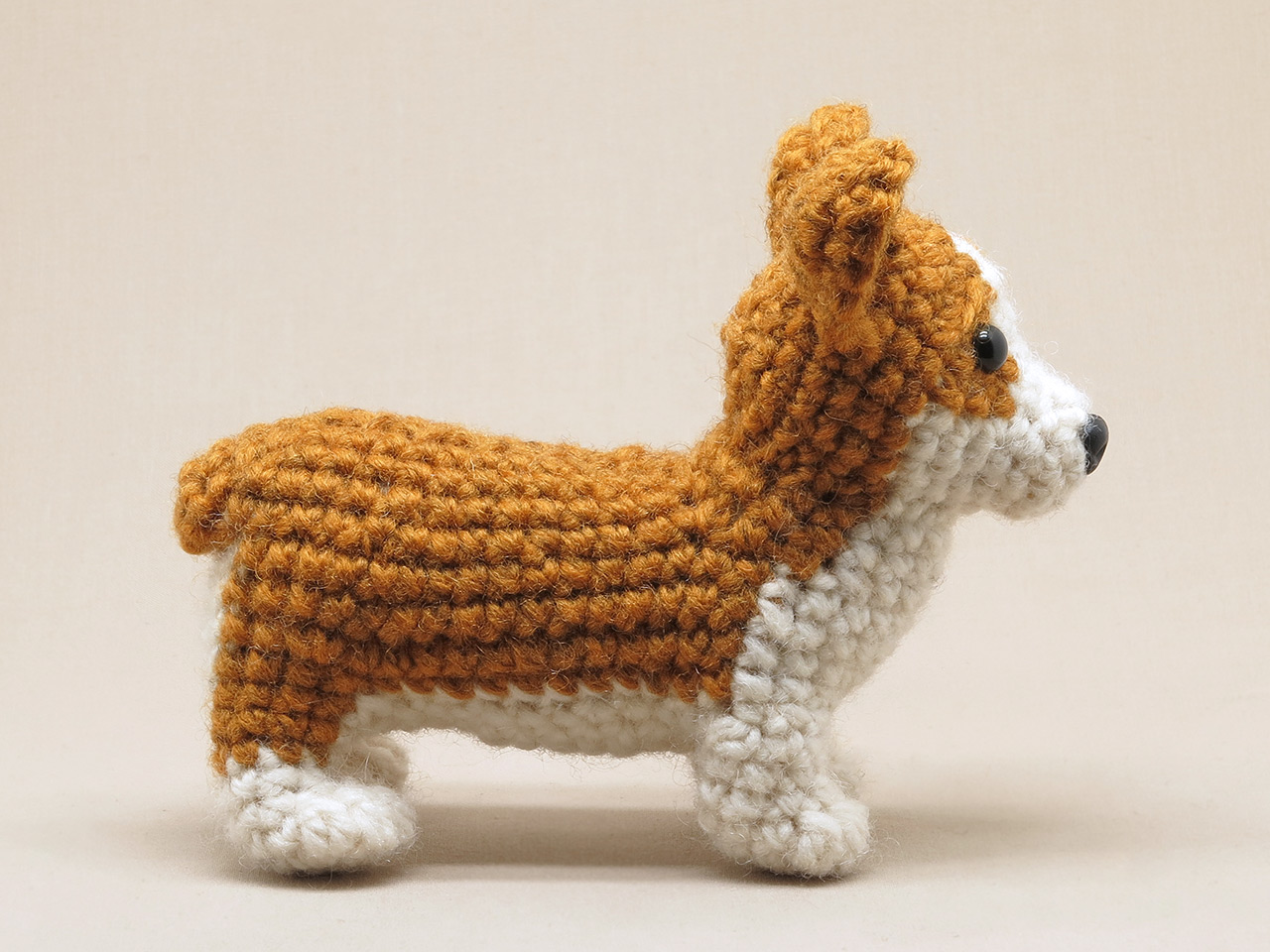 Side-2-corgi
