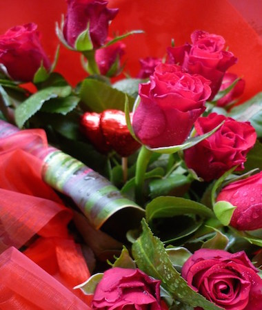 red-roses-bouquet