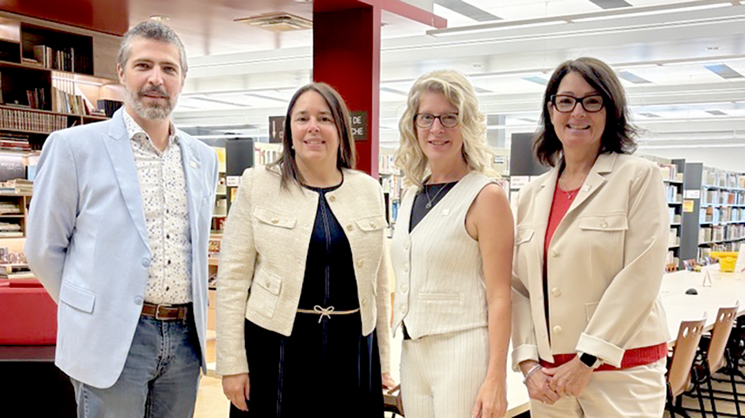 Jonathan Charbonneau, directeur général du Centre de services scolaire de Sorel-Tracy, Martine Rondeau, directrice des services éducatifs du Centre de services scolaire de Sorel-Tracy, Catherine Boulanger, directrice des études du Cégep de Sorel-Tracy et Diane Dumas, directrice générale et des affaires corporatives du Cégep de Sorel-Tracy. Crédit photo : Cégep de Sorel-Tracy