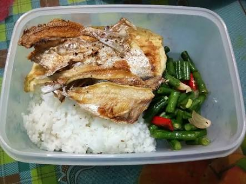 Dapatkan Gambar Resep Nasi Bakar Ikan Asin Ala Bunda Mayrine Simomot Terbaru by Lampunghits.com