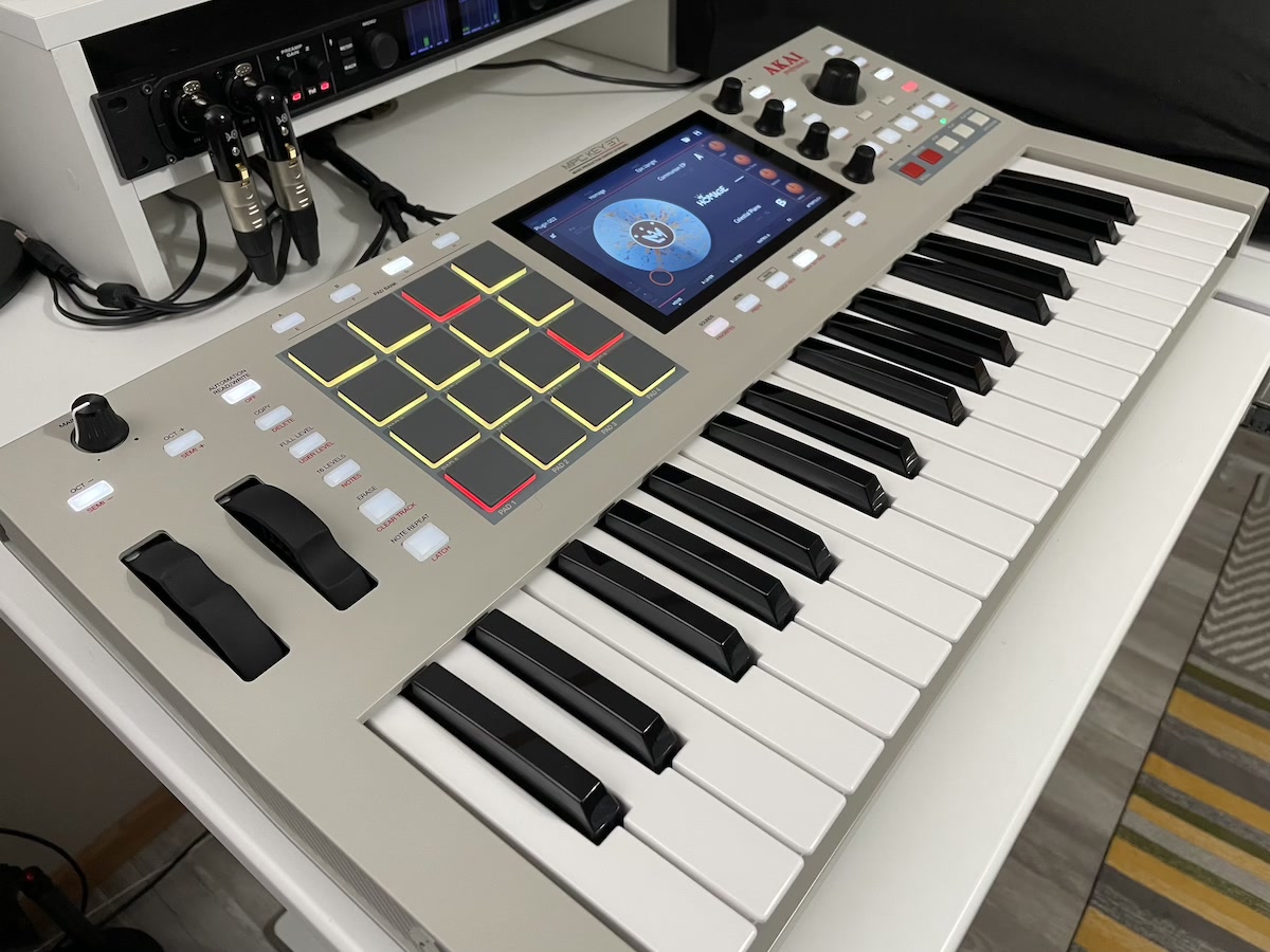 Reveiw of the Akai MPC Key 37 Gen 2 - Yep, it's Dope!