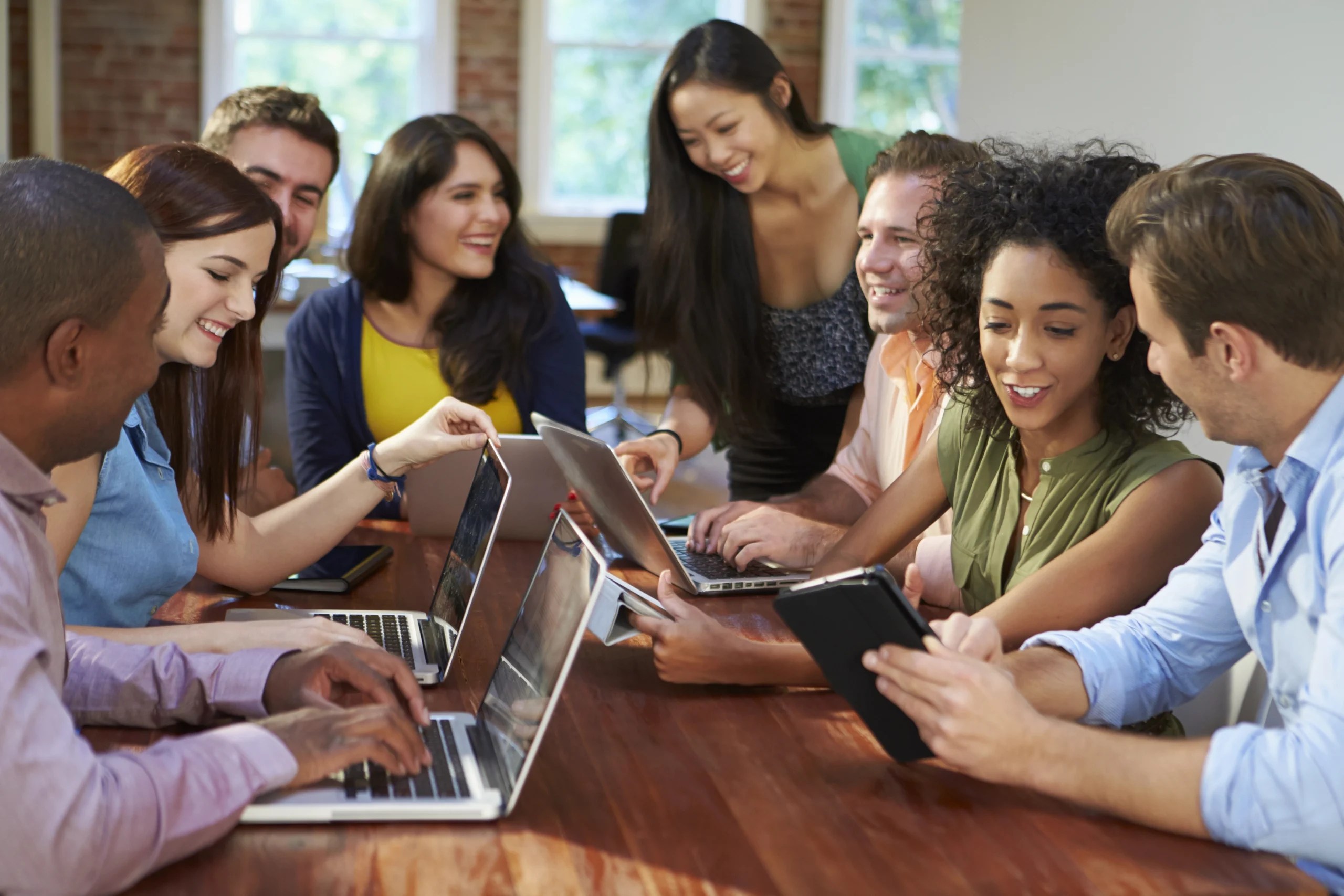 Team using SharePoint’s collaboration tools for real-time brainstorming and document editing.