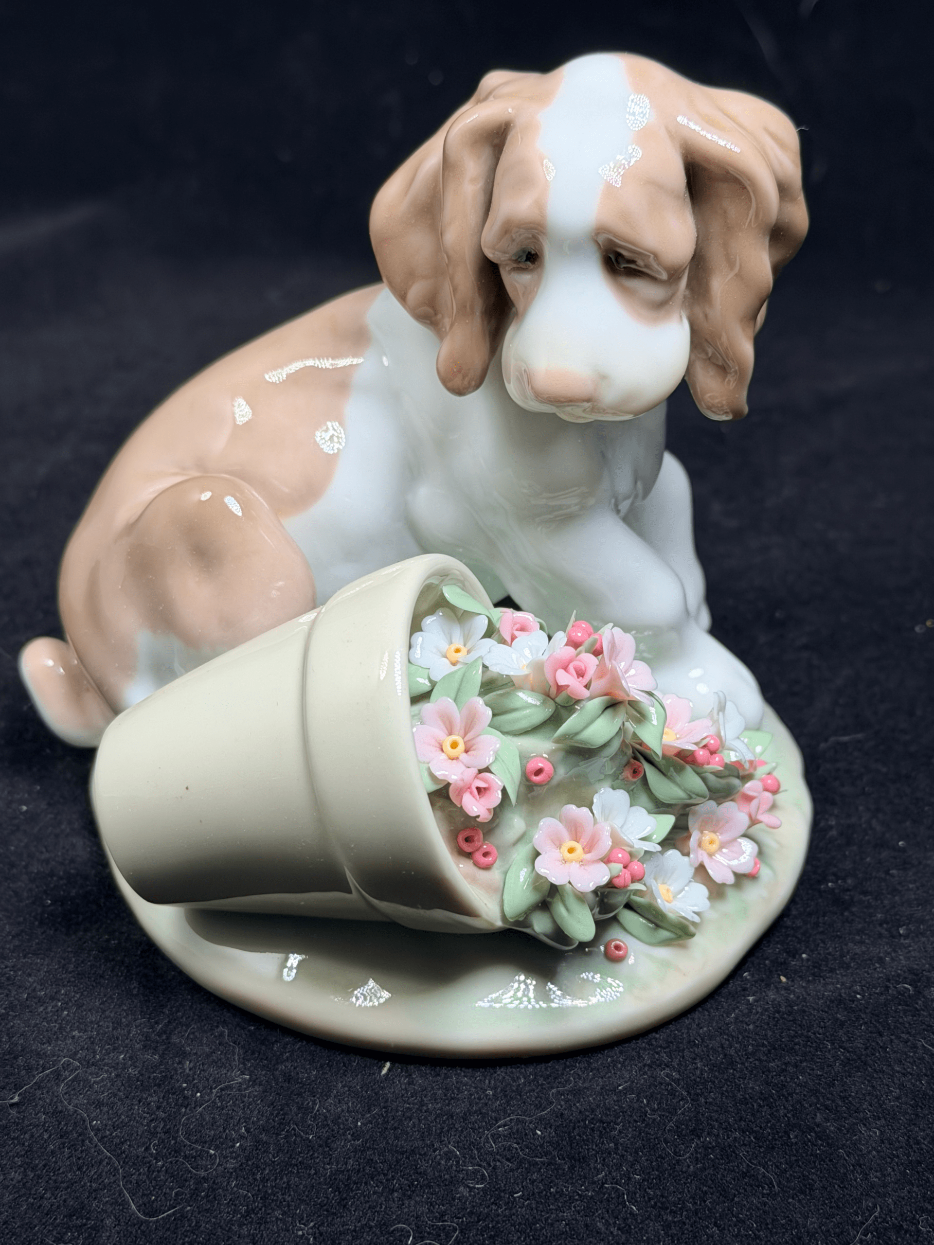 Lladro Porcelain Figurine It Wasn’t Me #7672 Dog with Flower Pot Retired
