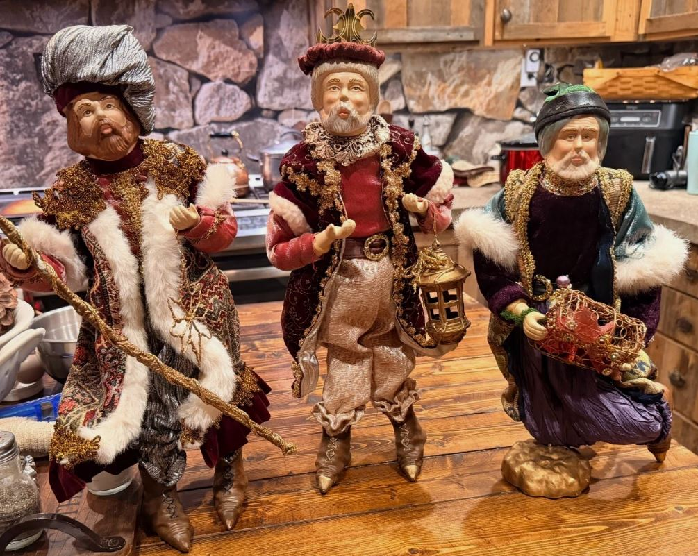 Vintage 3 Wise Men Christmas Figurine Set Large Fabric Taperstry Velvet Kings